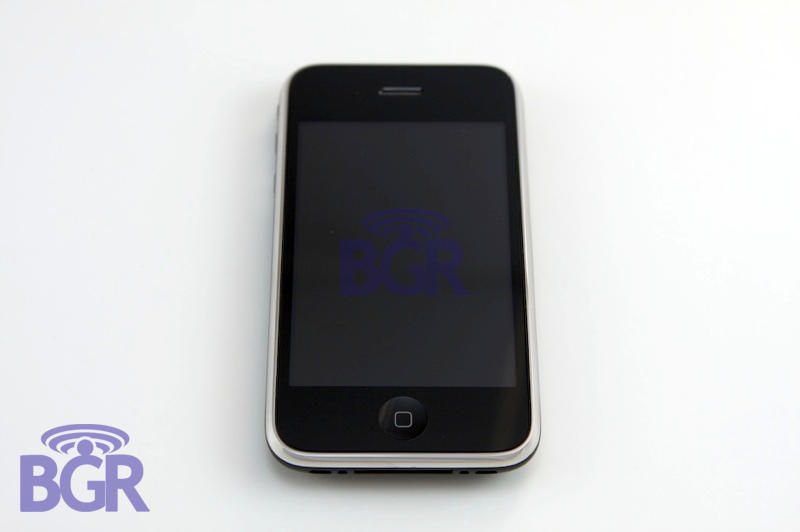 Illustration for article titled iPhone 3G First US Unboxing (Best Photos Yet)